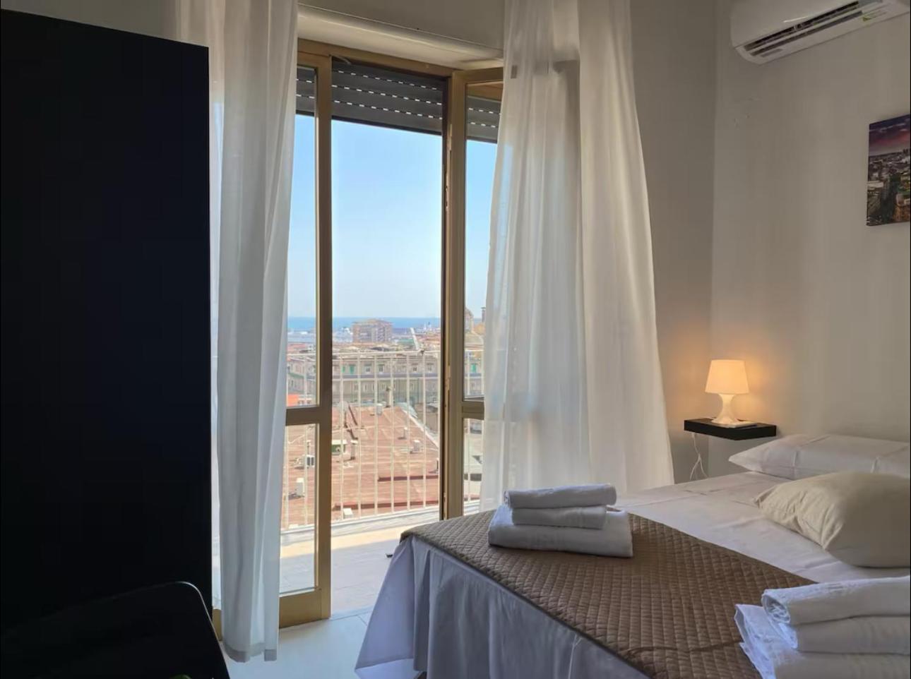 Couette-café A Cartulina E Napule Naples